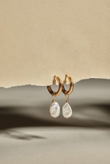 Minimalist Baroque Pearl Gold Hoop Earrings