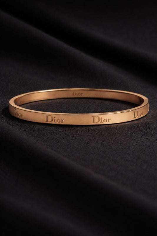 Iconic Curve Bangle